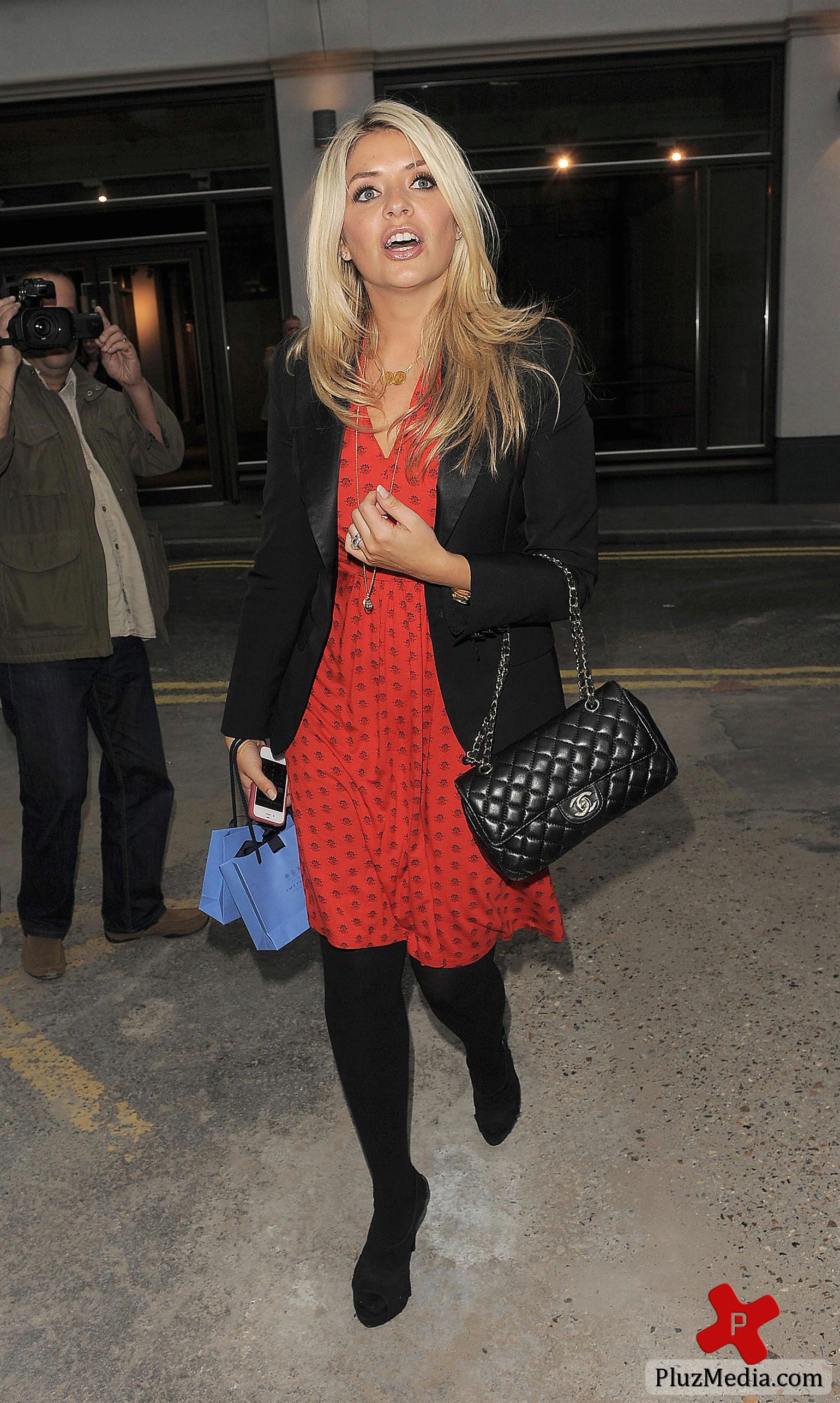 Holly Willoughby - ,London Fashion Week Spring Summer 2012 - Very.co.uk - Outside | Picture 83396